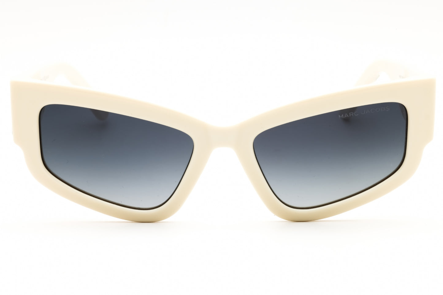 Marc Jacobs Marc Jacobs https://images.sellbrite.com/production/234668/569929-ZA1/05561426-f041-5b70-8218-10a66506f464.jpg